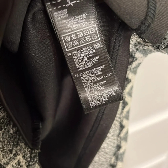 Lightweight sweater dress size small - Picture 11 of 11